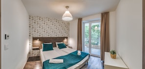Deluxe Apartment, 1 Bedroom | Iron/ironing board, free WiFi, bed sheets