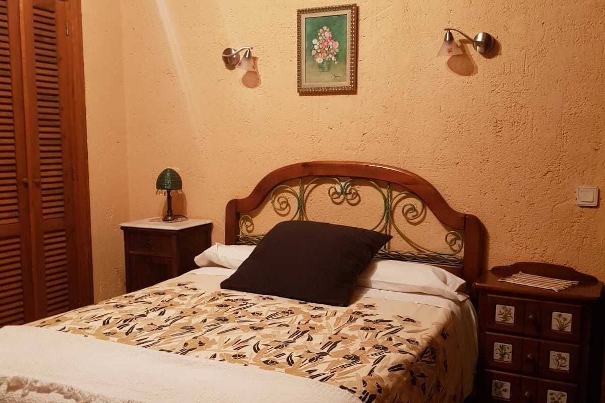 Twin Room, 2 Twin Beds | Desk