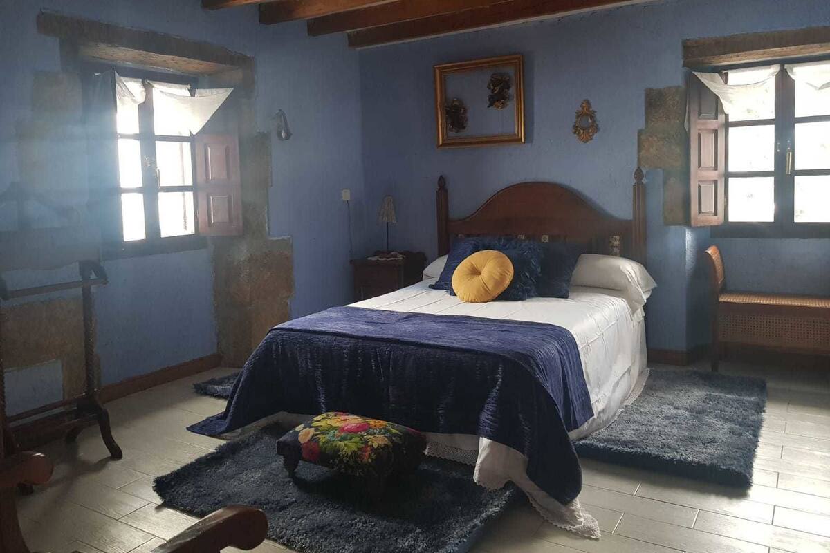 Double Room | Desk