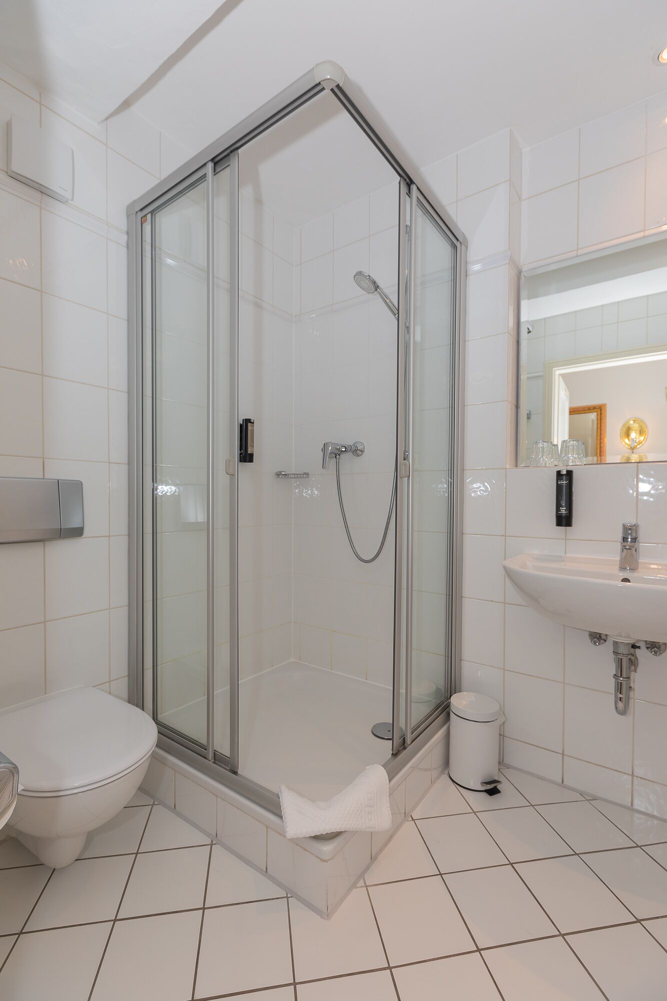 double room | bathroom | shower, hair dryer, towels