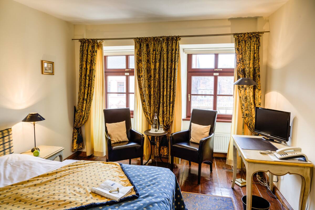 double room | premium bedding, minibar, in-room safe, desk