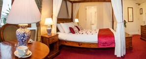 Desk, blackout curtains, soundproofing, iron/ironing board - The Coach House Hotel (Ballymote)