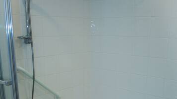 Honeymoon Double Room | Deep-soaking bathtub