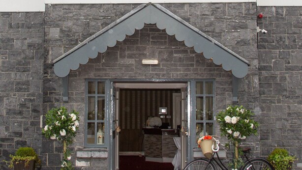 Property entrance - The Coach House Hotel (Ballymote)
