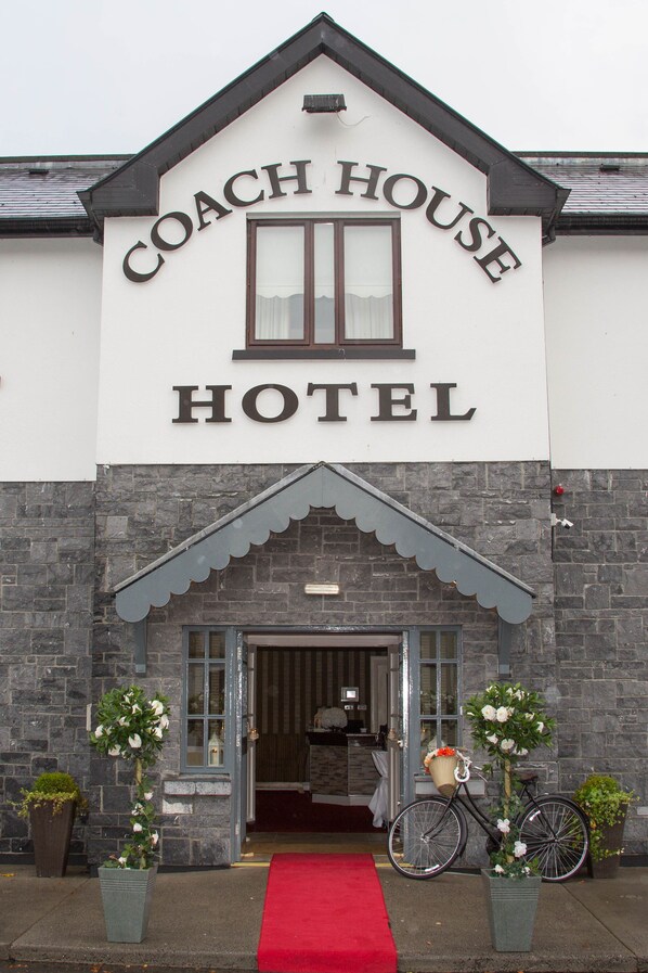 Property entrance - The Coach House Hotel (Ballymote)