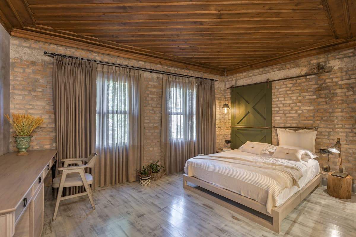 design room | premium bedding, tempur-pedic beds, minibar, in-room safe