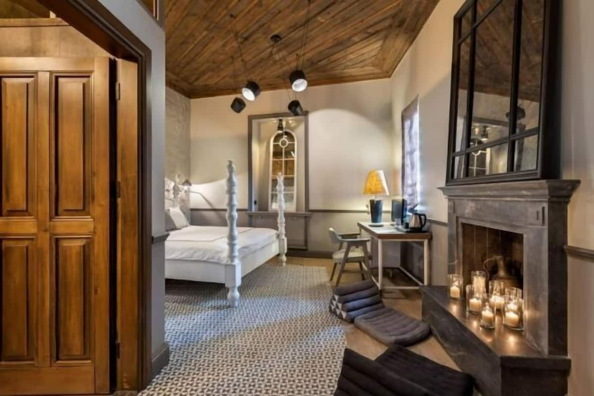 Ropa de cama de alta calidad, camas Tempur-Pedic y minibar