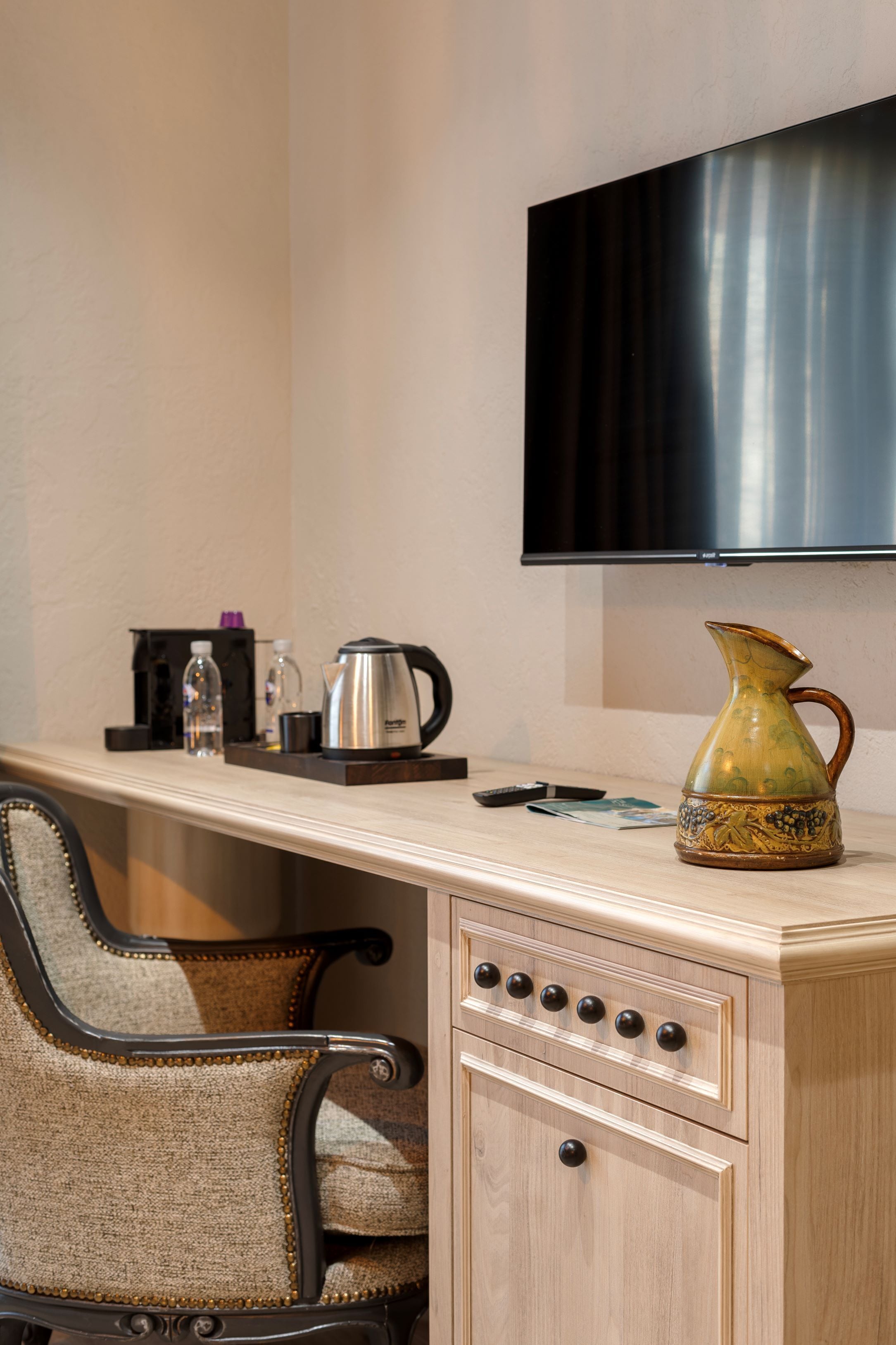 cozy room | premium bedding, tempur-pedic beds, minibar, in-room safe