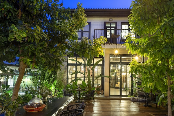 Fassade der Unterkunft – Abend/Nacht