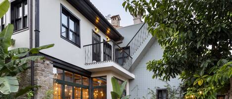 Design Villa | Front of property