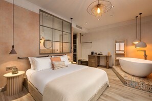 高級寢具、Tempur-Pedic 床墊、迷你吧、房內夾萬