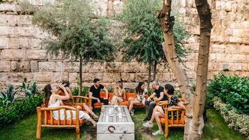 32-inch Smart TV with digital channels, TV