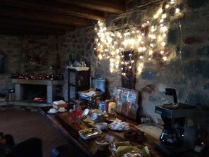 Buffet - Pirgoi Edem (East Mani)