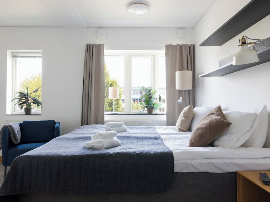 Free WiFi, bed sheets