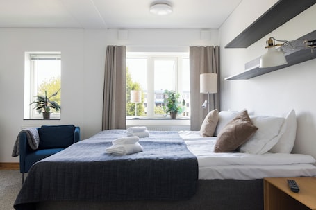 Free WiFi, bed sheets