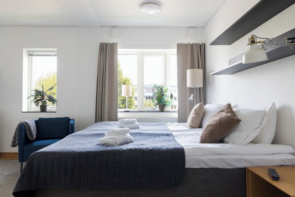 Free WiFi, bed sheets