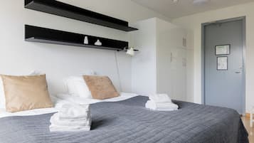 Free WiFi, bed sheets