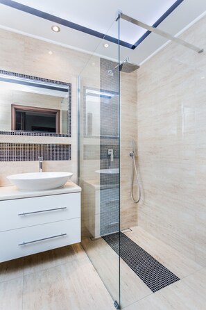 Apartamento, 1 cama doble, no fumadores | Baño | Toallas