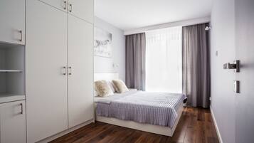 Een strijkplank/strijkijzer, gratis wifi, beddengoed