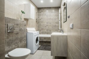 Apartment, 1 Double Bed with Sofa bed (Kaczorowskiego 7/285) | Bathroom | Towels - VISENTO Apartments Kaczorowskiego 7 (Bialystok)