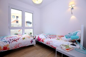 مكتب وتجهيزات عازلة للصوت  ومكواة/لوح كي وواي فاي مجانًا