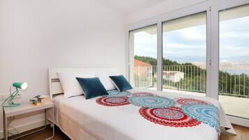 Apartment | Desk, soundproofing, iron/ironing board, free WiFi