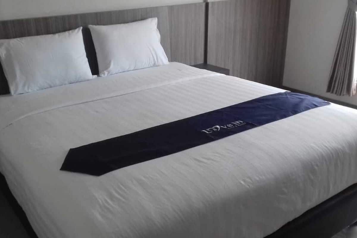 Deluxe tweepersoonskamer | Een bureau, babybedden, extra bedden, gratis wifi