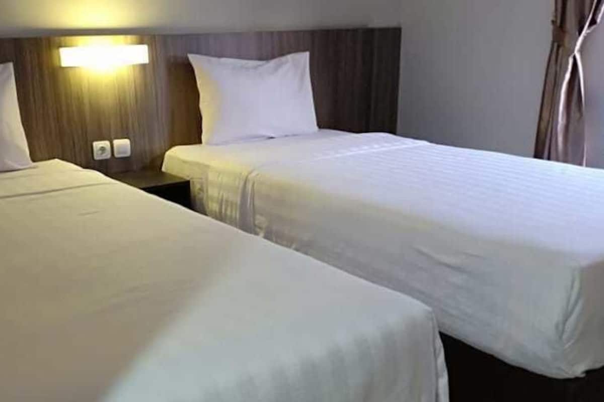 Superior Twin kamer | Een bureau, babybedden, extra bedden, gratis wifi