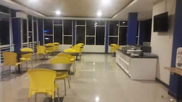 Se sirven desayunos, comidas y cenas