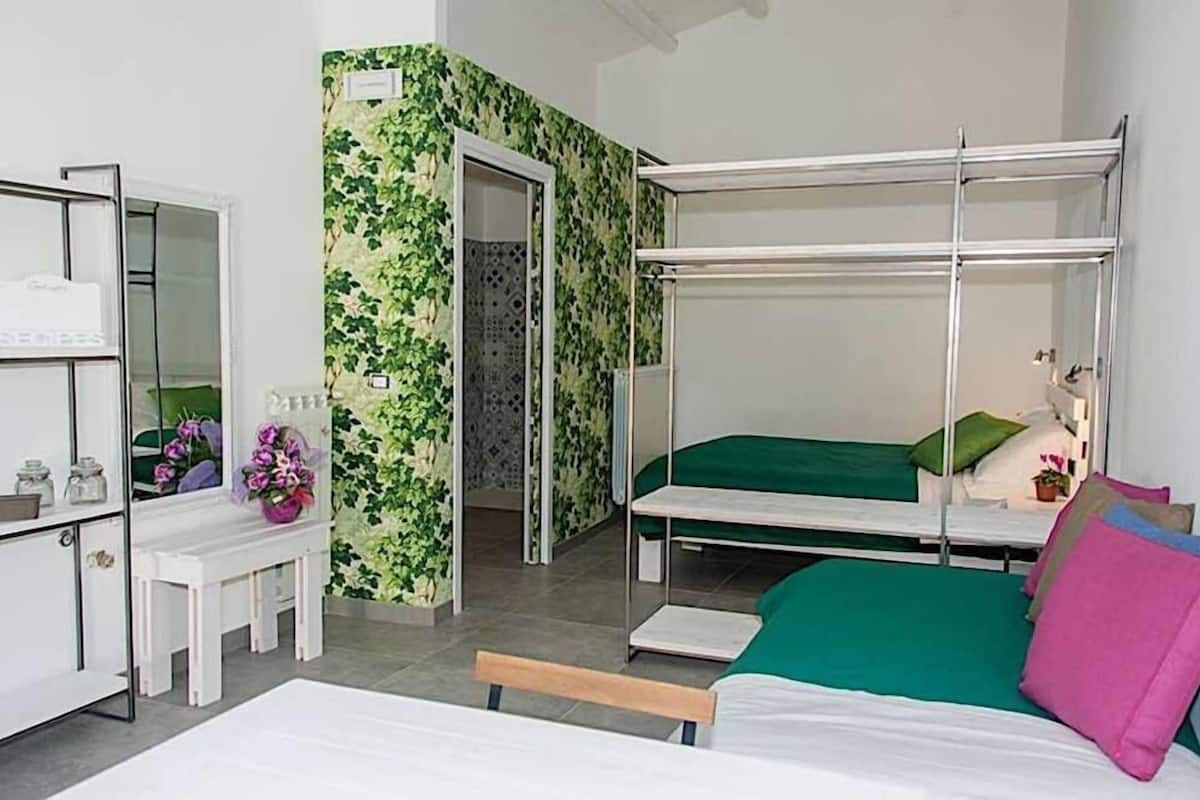 Comfort Triple Room (Edera) | 1 bedroom, minibar, in-room safe, individually decorated