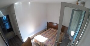 Escritorio, tabla de planchar con plancha y cunas gratuitas
