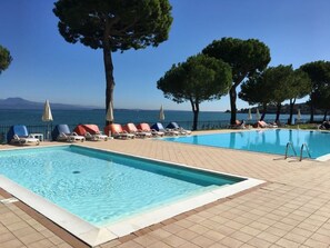 Outdoor pool - Le Corti del Lago - Apartments (Padenghe sul Garda)