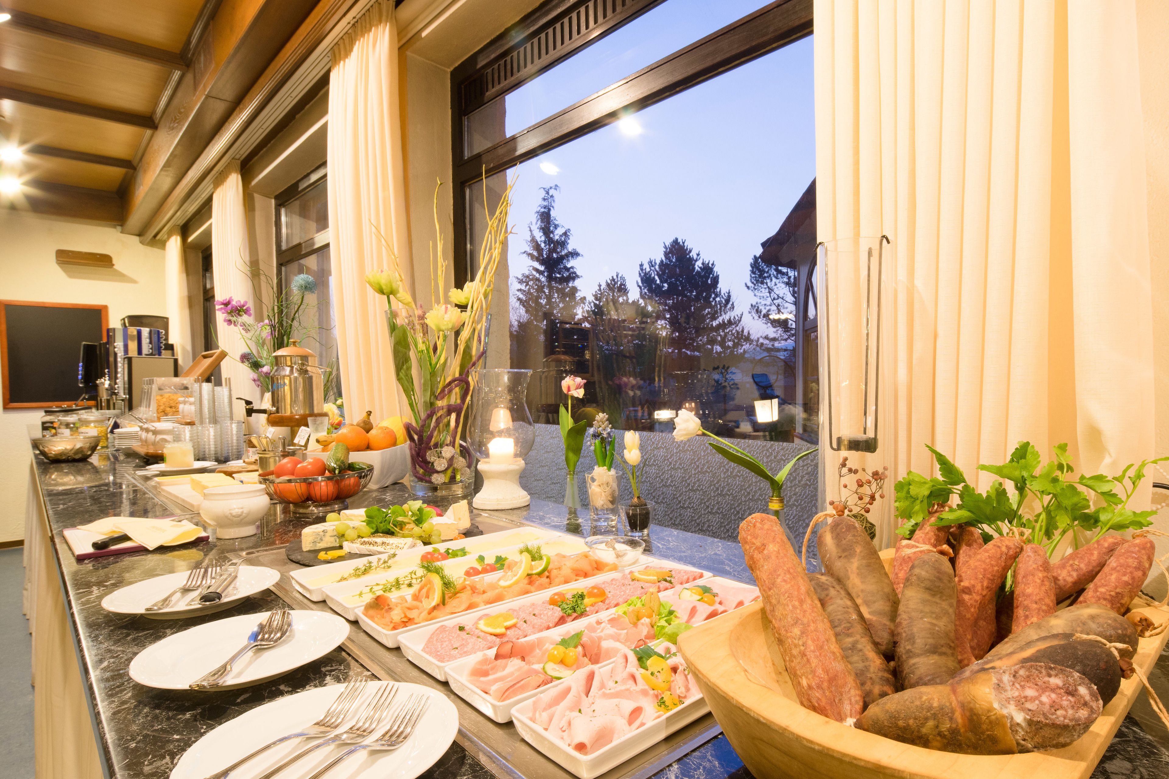 Daily buffet breakfast for a fee