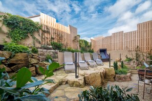 Sauna, Whirlpool, Warmsteinmassagen, 1 Behandlungsraum