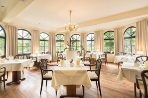 Mittagessen, Abendessen, deutsche Küche, Blick auf den Garten 