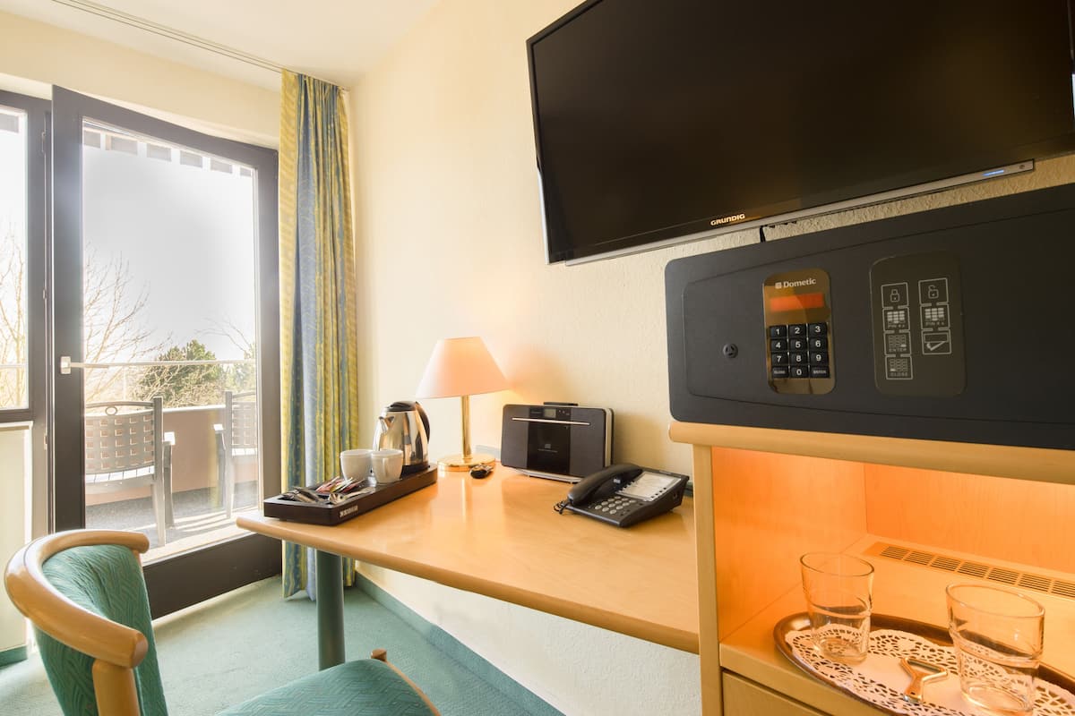 Premium bedding, down comforters, minibar, in-room safe