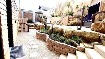 Sauna, Whirlpool, Warmsteinmassagen, 1 Behandlungsraum