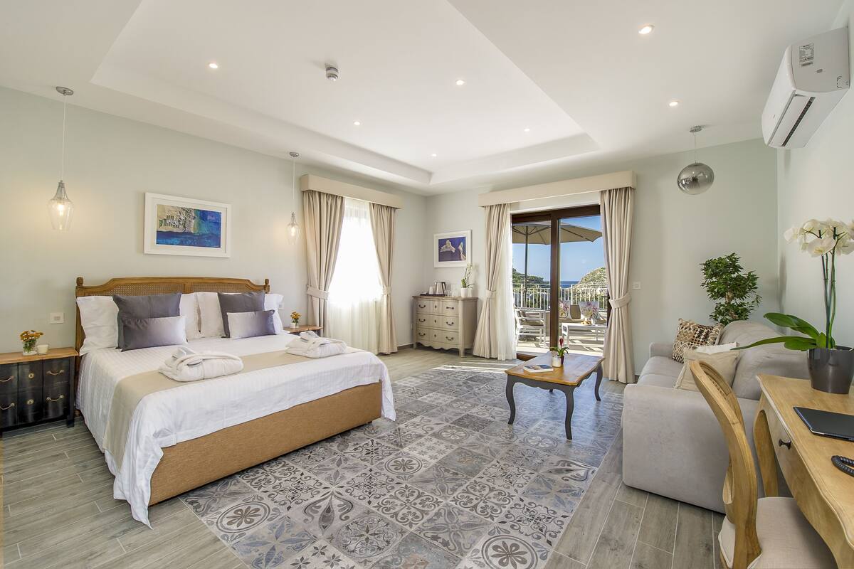 Hypo-allergenic bedding, in-room safe, blackout curtains, soundproofing