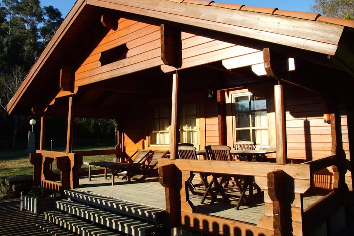 Cabin, Garden View | Blackout curtains, free cots/infant beds, rollaway beds, free WiFi