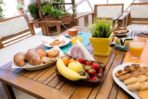 Free daily local cuisine breakfast - B&B del Lungomare (Gallipoli)