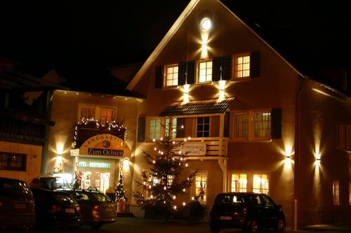 Fassade der Unterkunft – Abend/Nacht