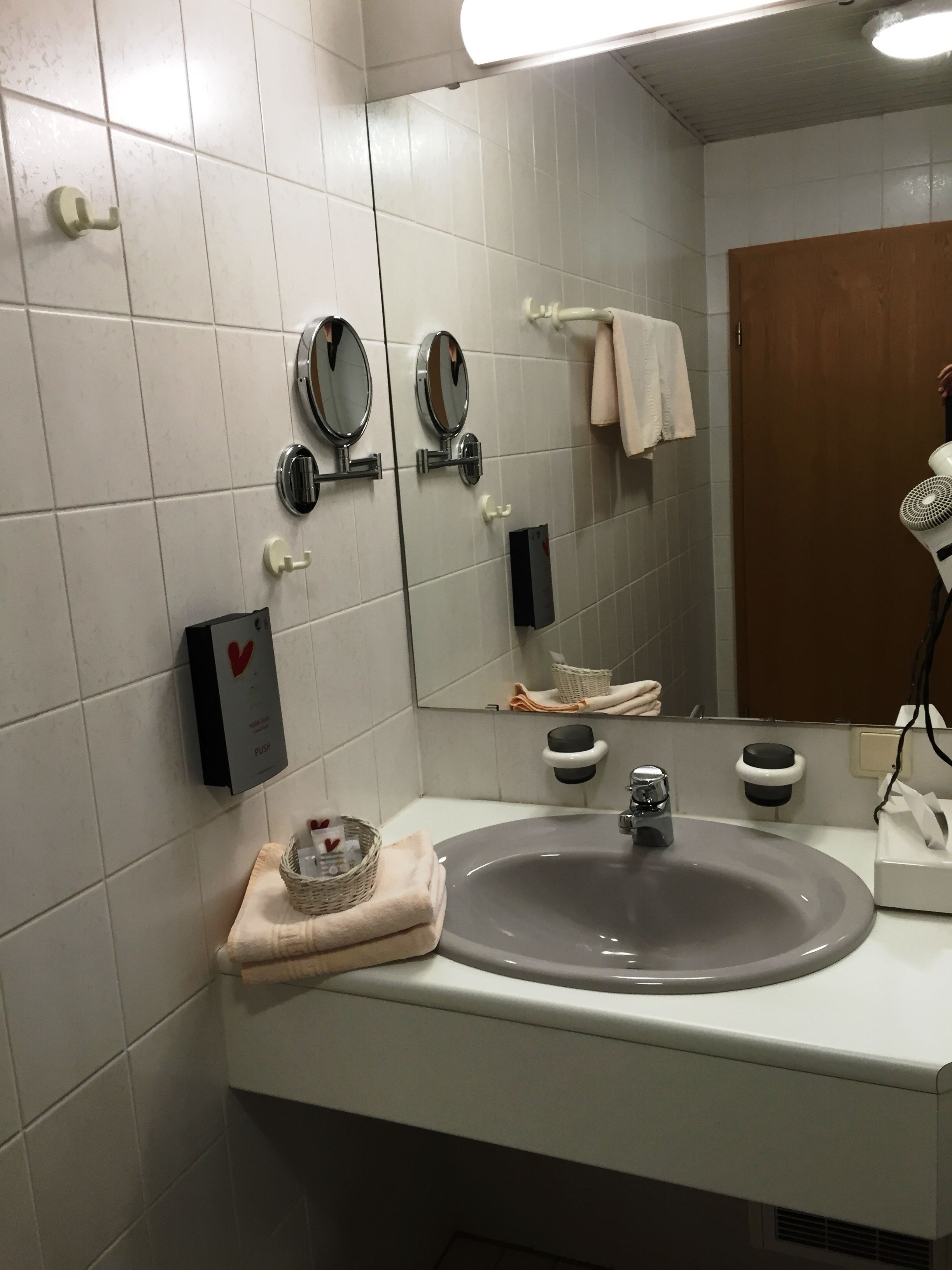 double room (kategorie ii) | bathroom | shower, free toiletries, hair dryer, towels
