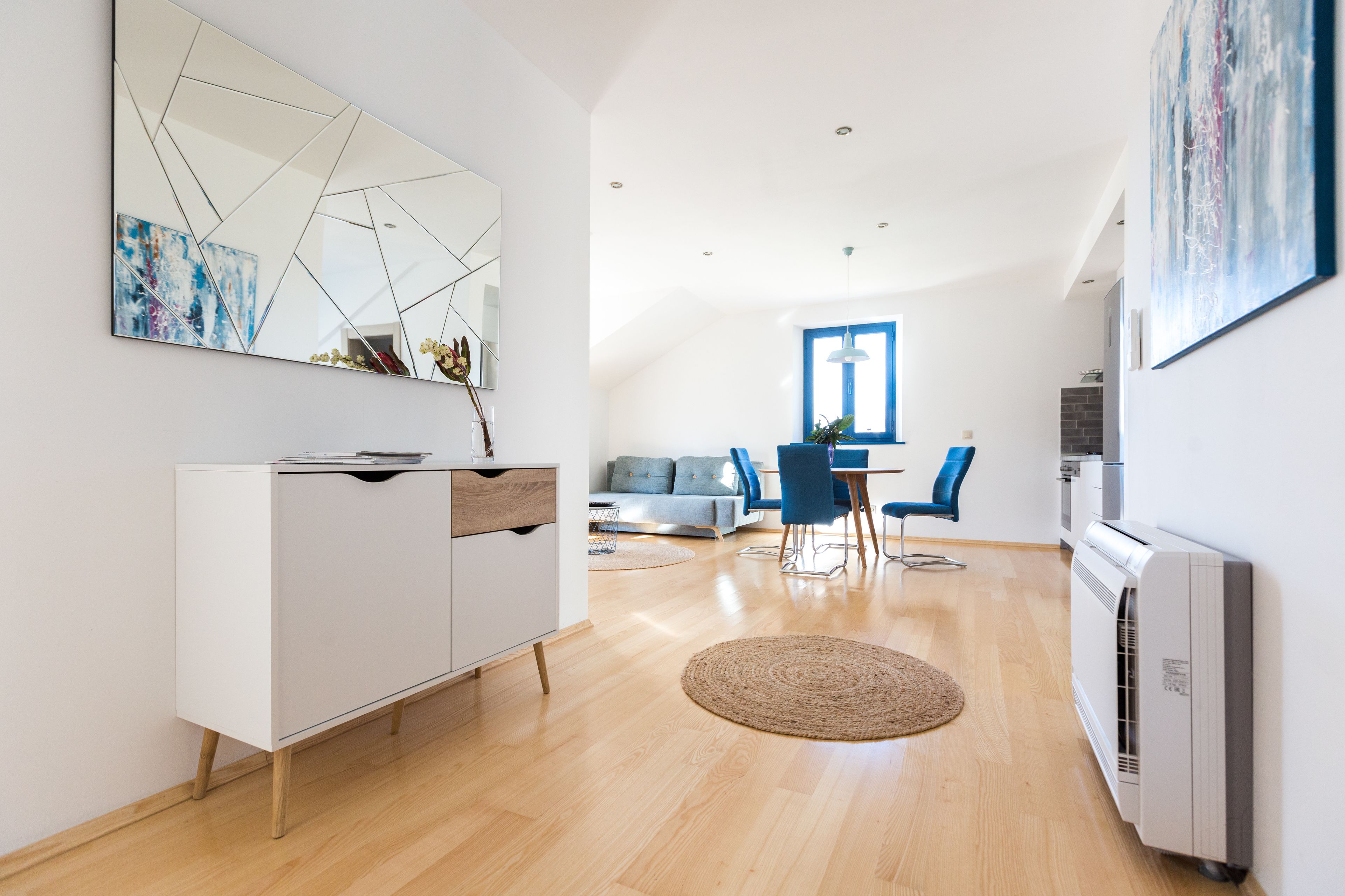 Villa, toegang tot zwembad | Woonruimte | Een 108-cm flatscreentelevisie met satellietzenders en televisie