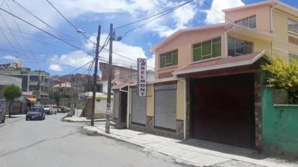 Fachada de la propiedad