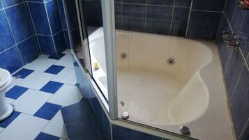 Jetted tub