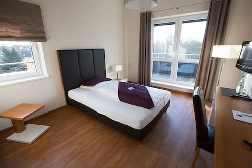Single Room | Minibar, in-room safe, desk, soundproofing
