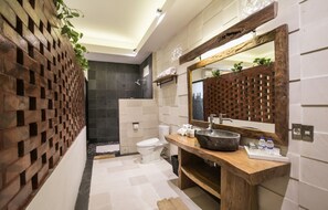 Villa, 4 Bedrooms | Bathroom | Shower, shampoo - Sunset Paradise Villa Temple Hill (Jimbaran)