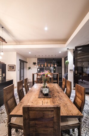 Villa, 4 slaapkamers | Dineren op de kamer