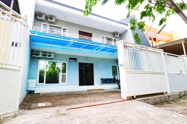 Front of property - Casa Sidoluhur 17 (Surabaya)