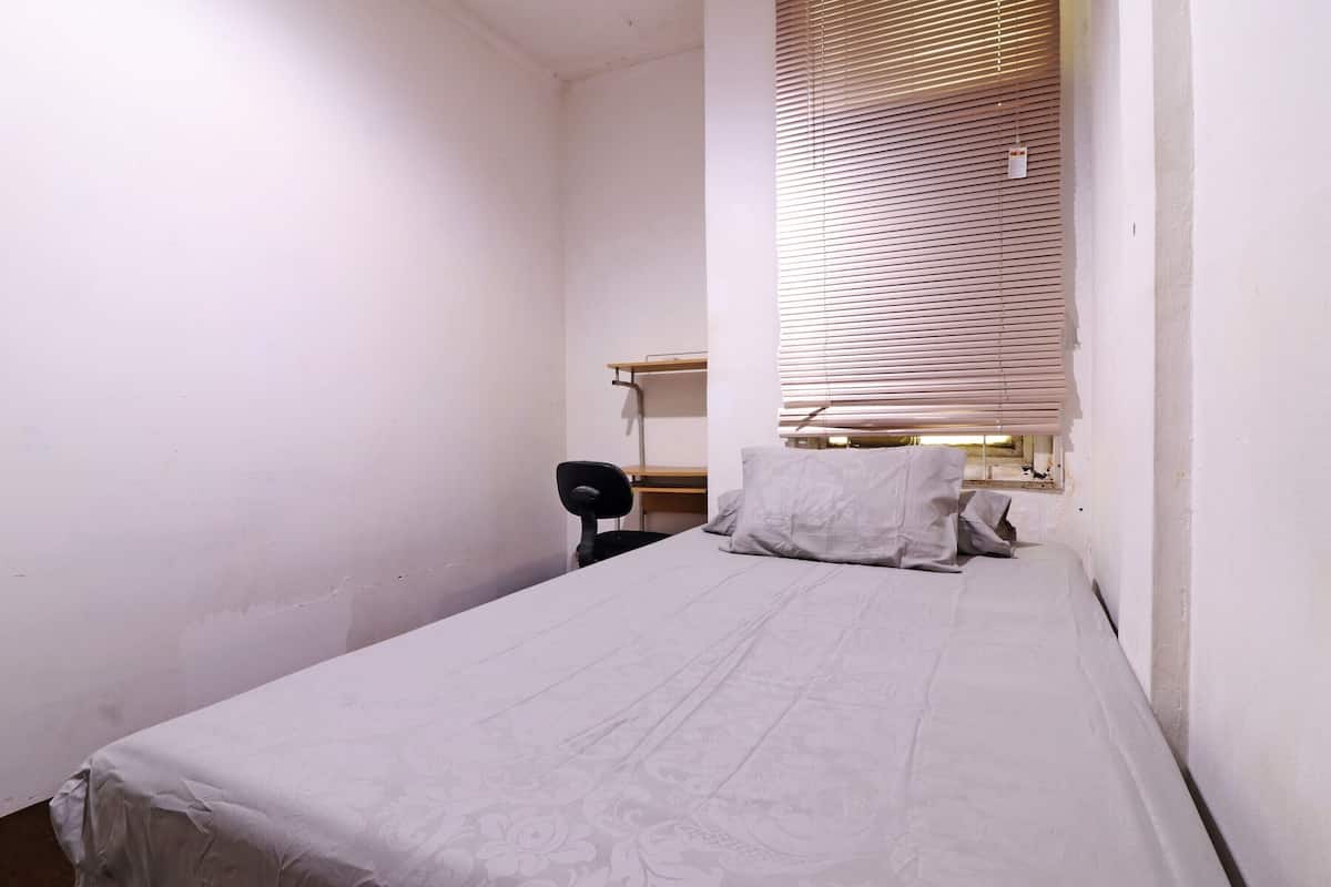 Desk, bed sheets